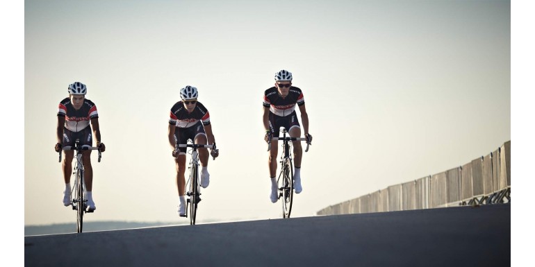 ¿CÓMO ES UNA BUENA BICICLETA DE CARRETERA?